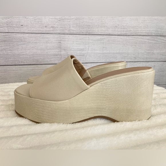 SUN + STONE | Women’s Finleighh Faux Leather Slip-On Wedge Sandals - Picture 4 of 8